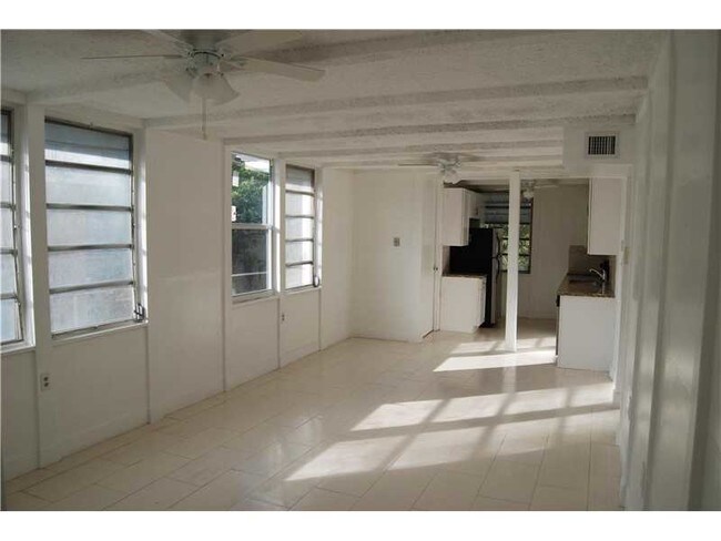Foto del edificio - 2821 NW 7th Ct