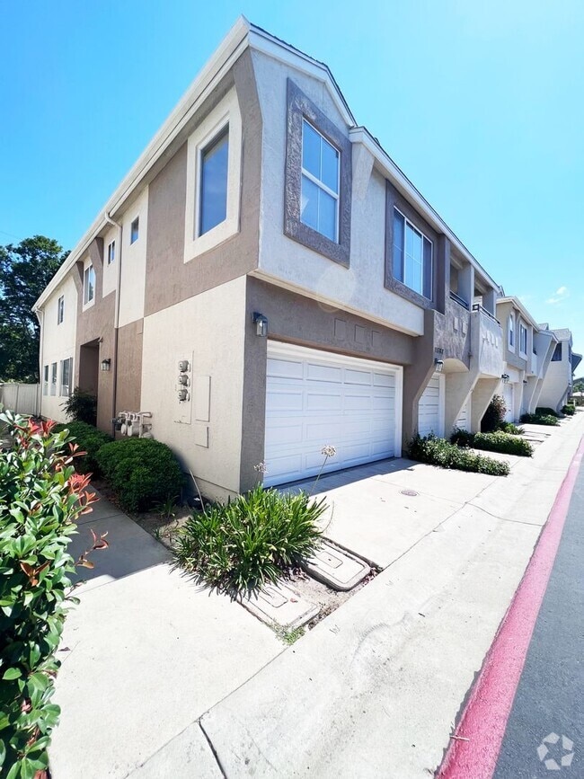 Building Photo - 11882 Scripps Creek Dr