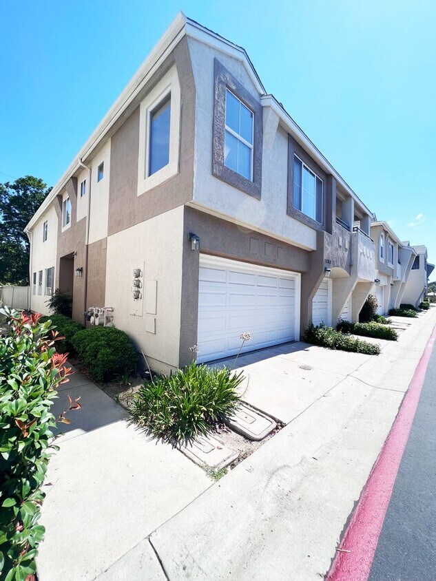 Foto principal - 3 Bed/2.5 Bath Townhome at Triana in Scrip...