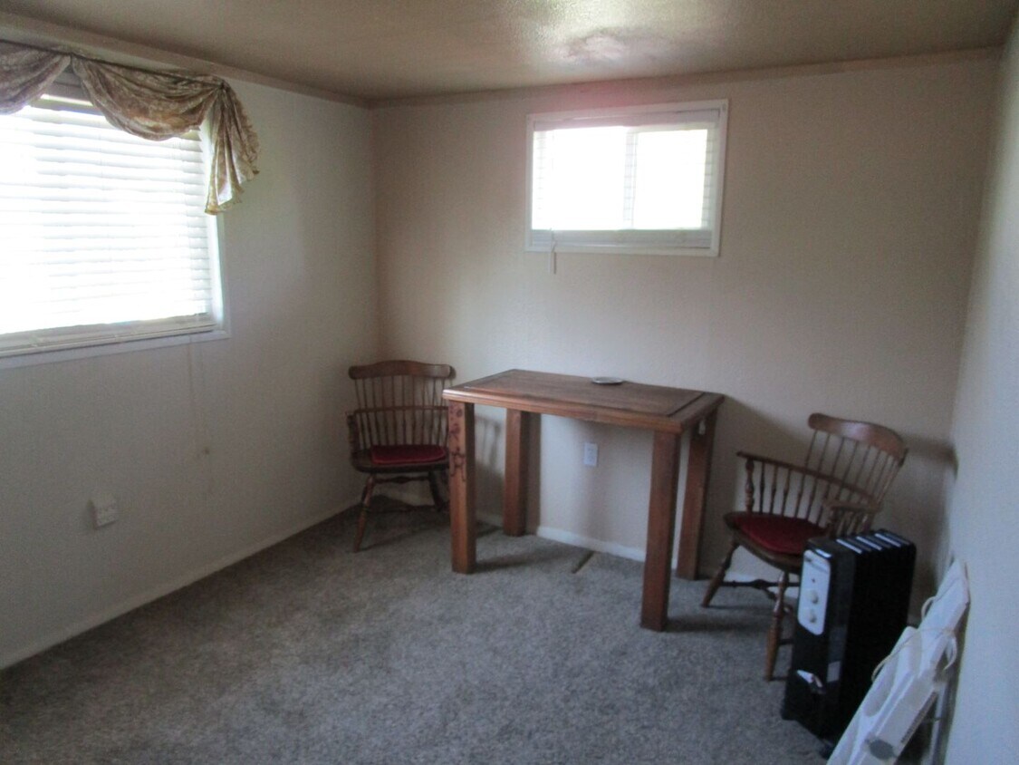 Primary Photo - Studio in Heart of Prineville - Available ...
