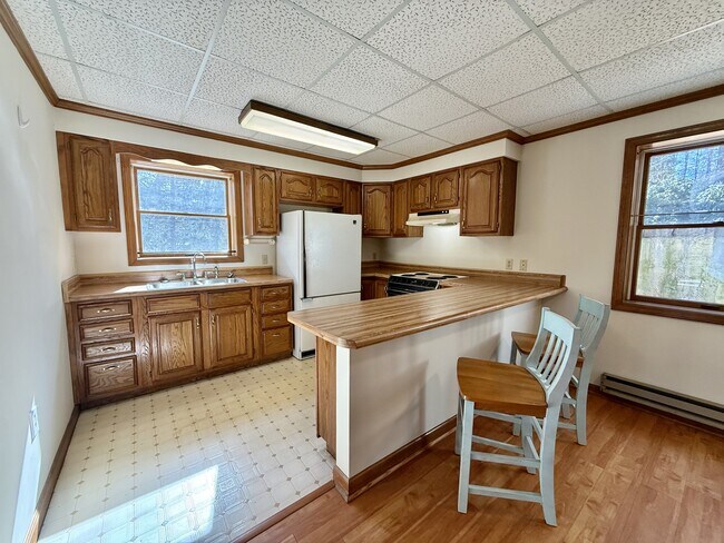 Building Photo - 5 Shadow Valley Dr