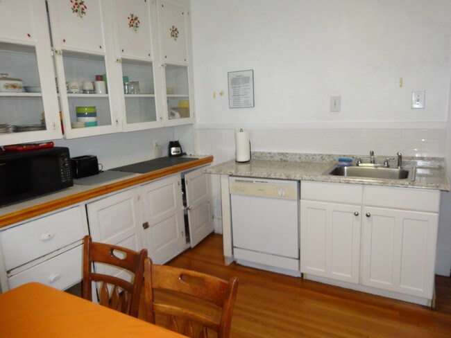 Kitchen - 187 Kenmore Ave