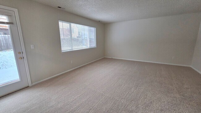 Building Photo - Charming 3 Bedroom and 3 Bath In Rock Creek!