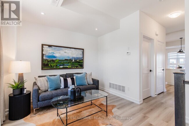 Building Photo - 205 Burke St