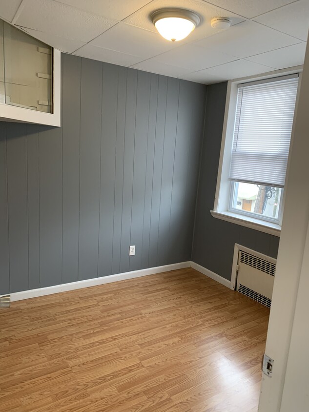 Primary Photo - 181 Heckel St