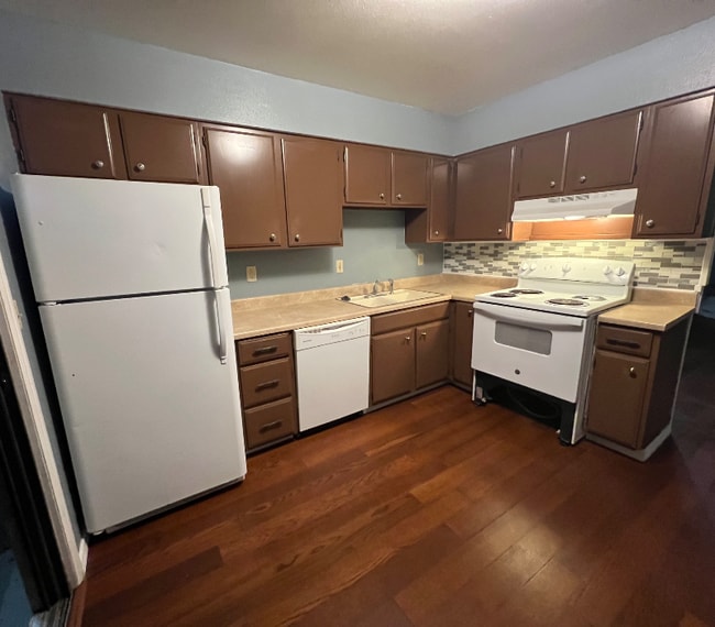 Foto del edificio - 44 Royal Crest Dr