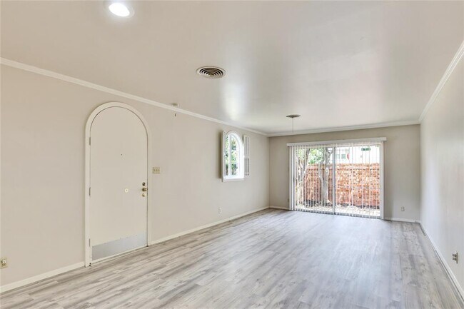 Foto del edificio - 1401 W 29th St