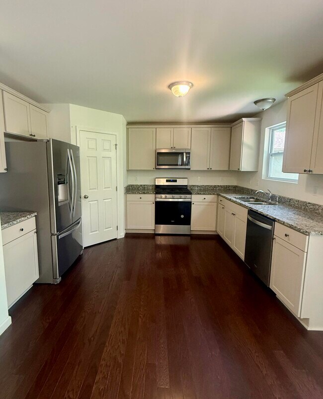 Building Photo - 2682 Valley Dr