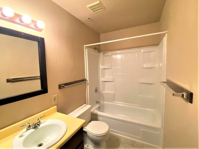 Building Photo - 26172 Center Dr