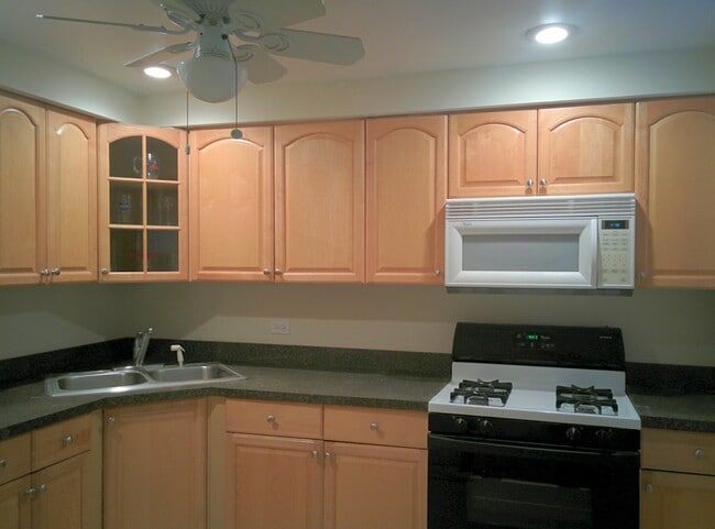 Building Photo - 10138 Hartford Ct