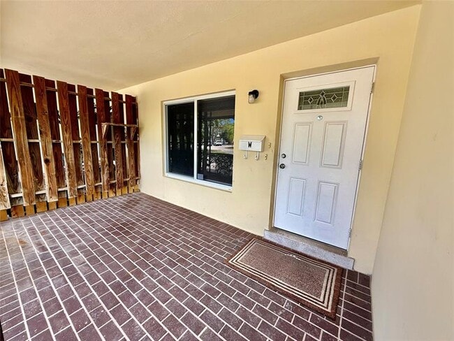 Foto del edificio - 2210 NE 54th St