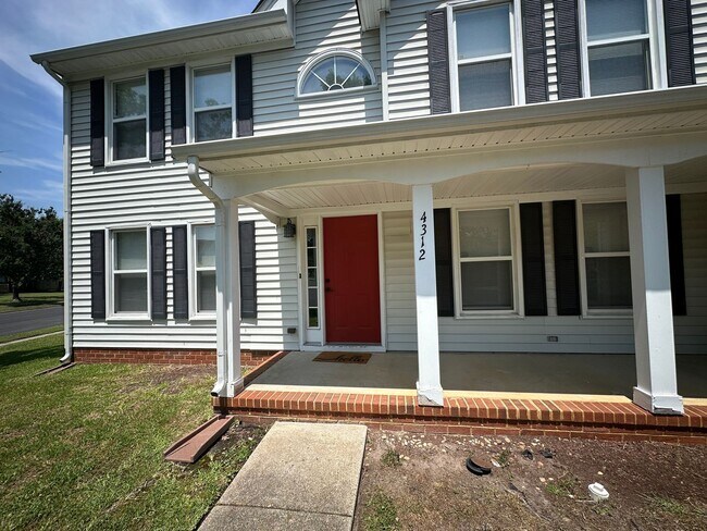 Foto del edificio - Call Amanda Tate at (757)289-6810 for more information