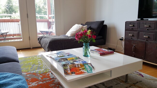 Foto del edificio - 915 Haywood Rd