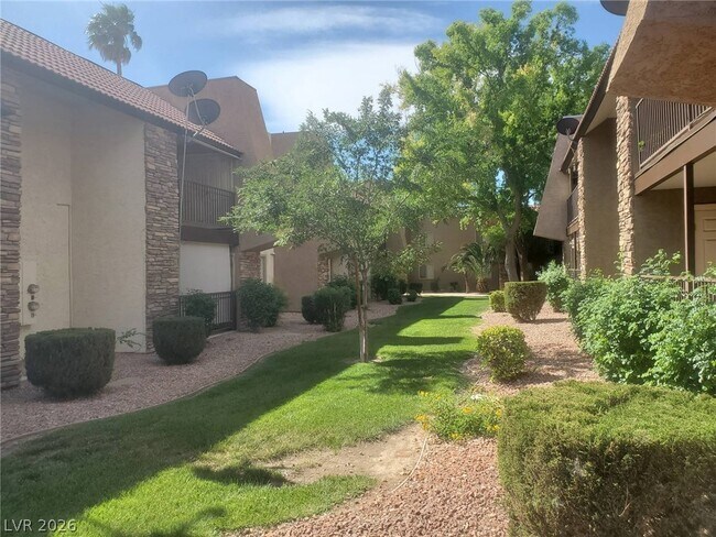 Foto del edificio - 4972 River Glen Dr