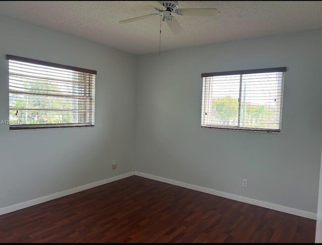 Foto del edificio - 12501 SW 14th St
