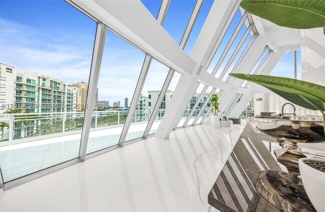 Foto del edificio - 2950 NE 188th St