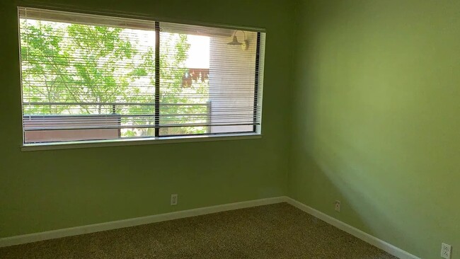 Building Photo - 39219 Guardino Dr