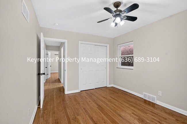 Foto del edificio - 5855 Pershing Ave