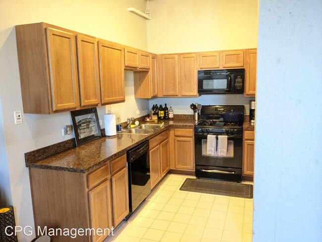 Building Photo - 1 br, 1 bath House - 4015 N Milwaukee #208