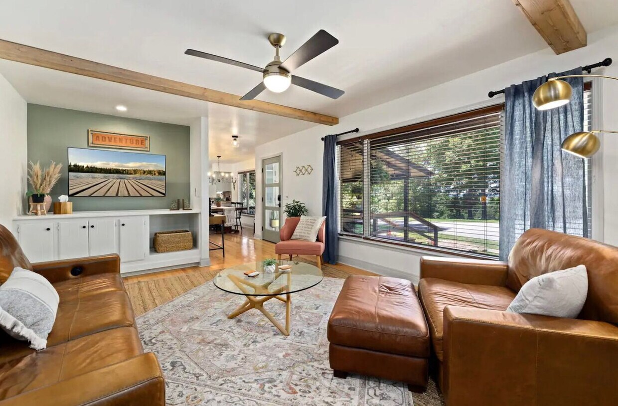 Foto principal - 17259 Birch Ln
