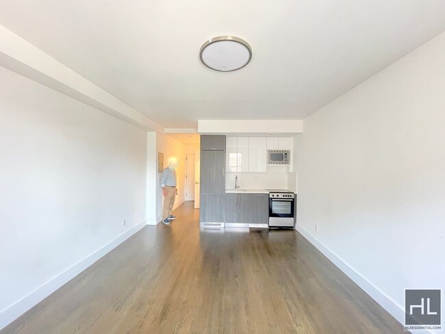 Foto del edificio - RENT STABILIZED Studio -Sunny - WEST END A...