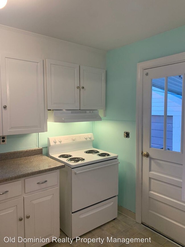 Foto del edificio - 3 br, 1 bath House - 297 Center Street