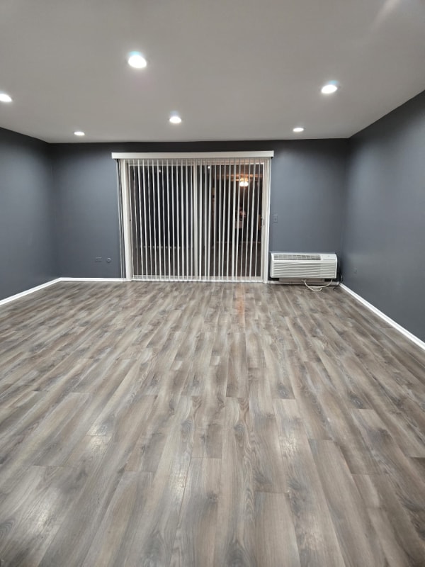 Foto principal - 19 E Palatine Rd