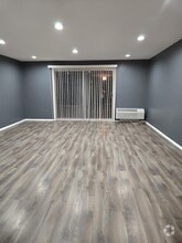Building Photo - 19 E Palatine Rd