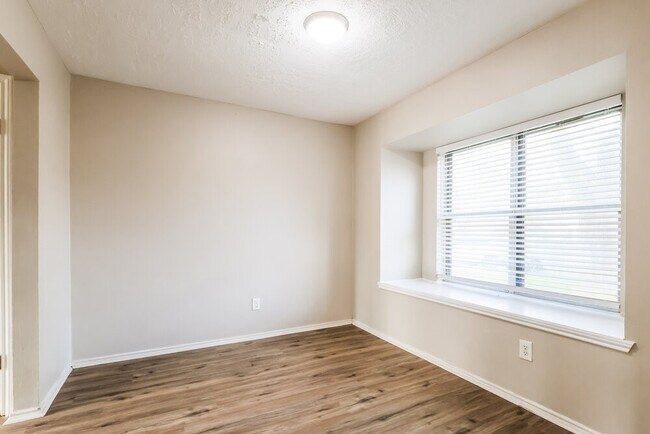 Foto del edificio - 12207 Evening Glen Ct