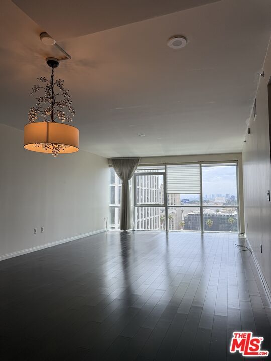 Building Photo - 3785 Wilshire Blvd