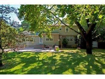 Building Photo - 305 Maplewood Rd