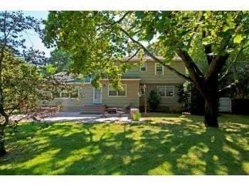 Foto del edificio - 305 Maplewood Rd