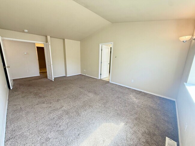 Foto del edificio - 3 Bedroom, 2 Bath Home Available!