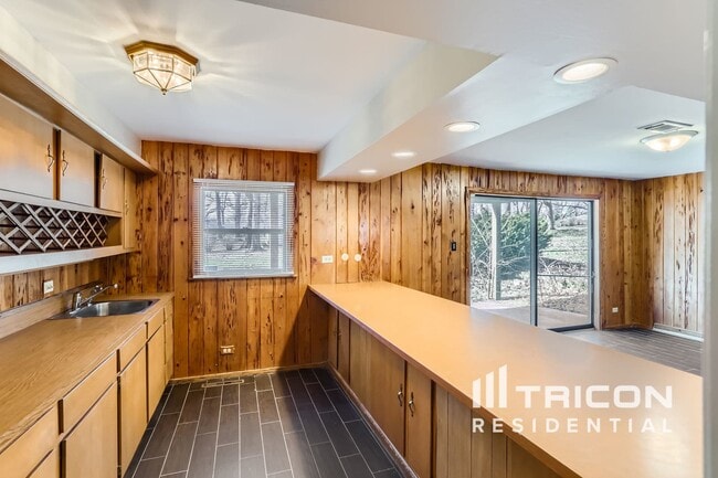 Building Photo - 7221 Red Oak Dr