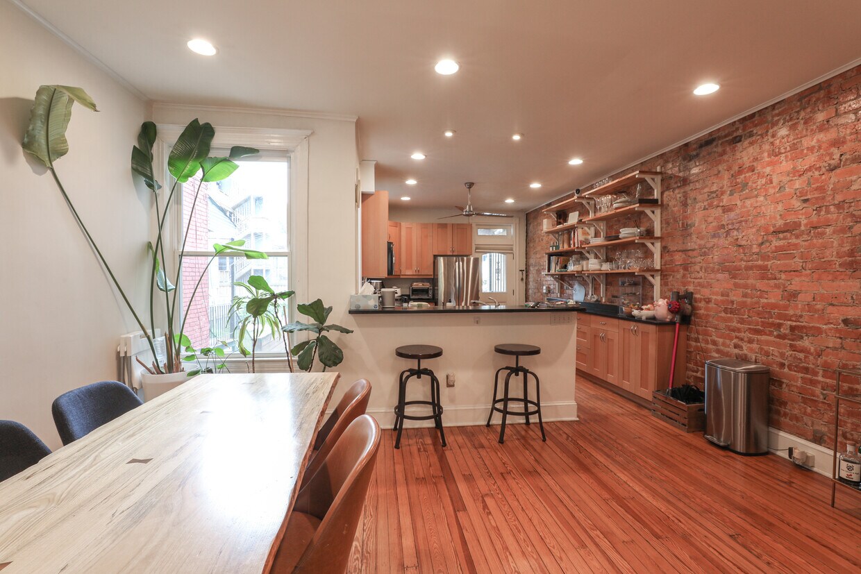 Primary Photo - 914 Spring Rd NW