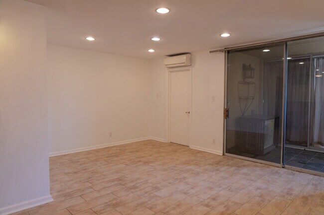 Foto del edificio - 465 S Los Robles Ave
