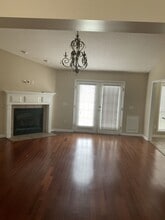 Building Photo - 221 Windsor Garden Dr