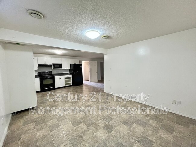 Building Photo - 12915 69 St NW