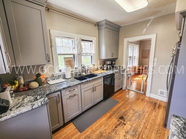 Building Photo - Iconic 3 Bedroom 1.5 Bath home in Beaverda...