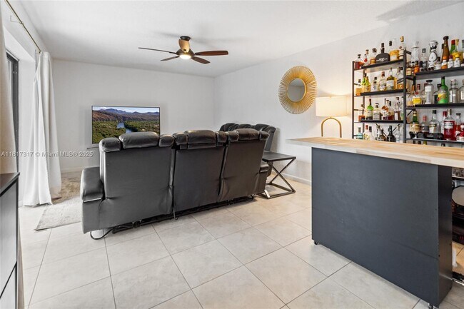 Foto del edificio - 4161 Forest Hill Dr