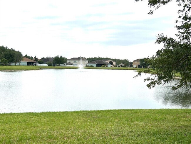Building Photo - 2817 Maguire Dr