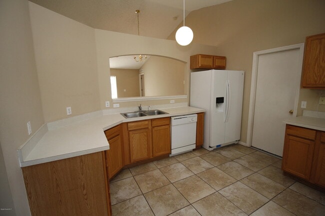 Building Photo - 830 Schomer Ave SW