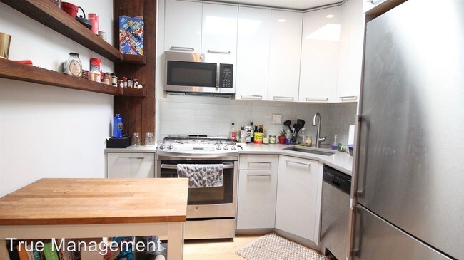 Building Photo - 2 br, 2 bath Apartment - 132 Jefferson Avenue