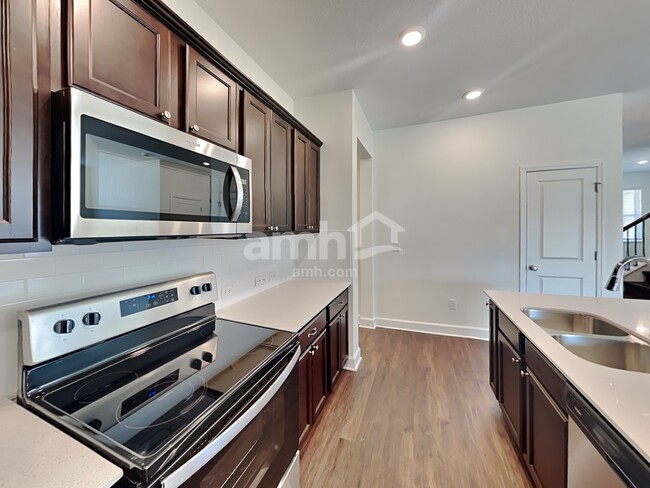 Foto del edificio - 3204 Artemisia Ln