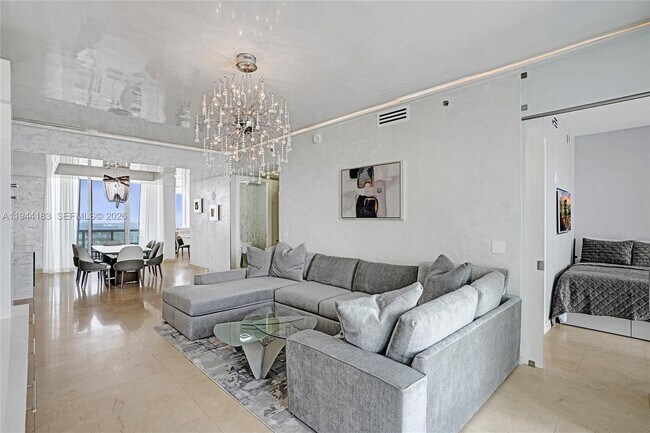 Foto del edificio - 15901 Collins Ave