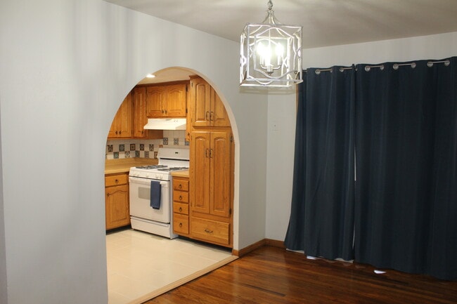 Foto del edificio - 3908 Pleasant Valley Blvd