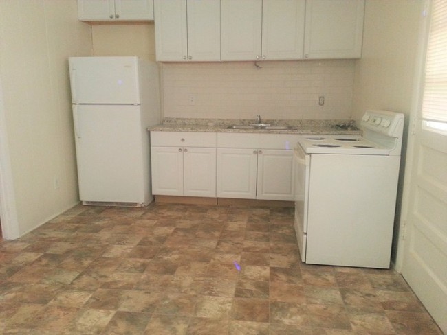 Foto del edificio - Two Bedroom Apts