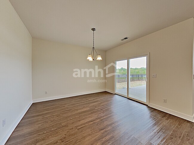 Foto del edificio - 4265 Longfellow Dr