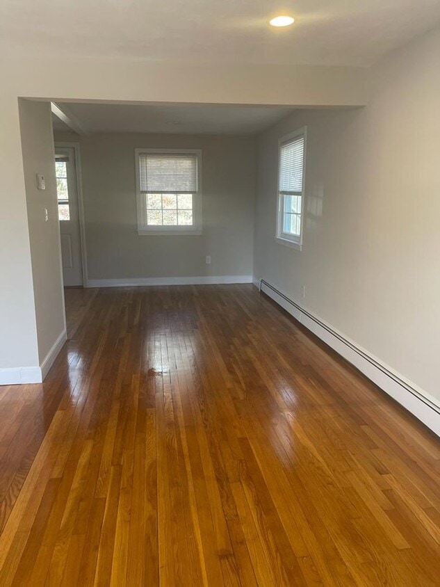 Primary Photo - 32-34 Park Ave Ext