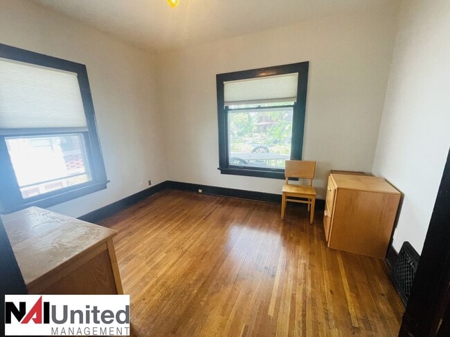 Building Photo - 4 bed 2 bath Home for rent on the Northsid...